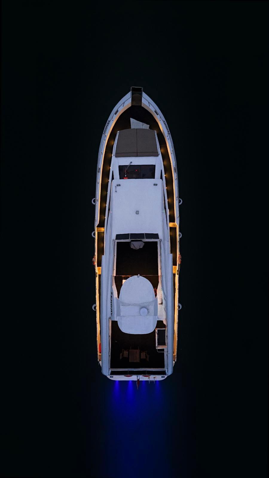 İstanbul Boğazı'nda Kiralık 22 Metre Özel Yapım Motoryat 4