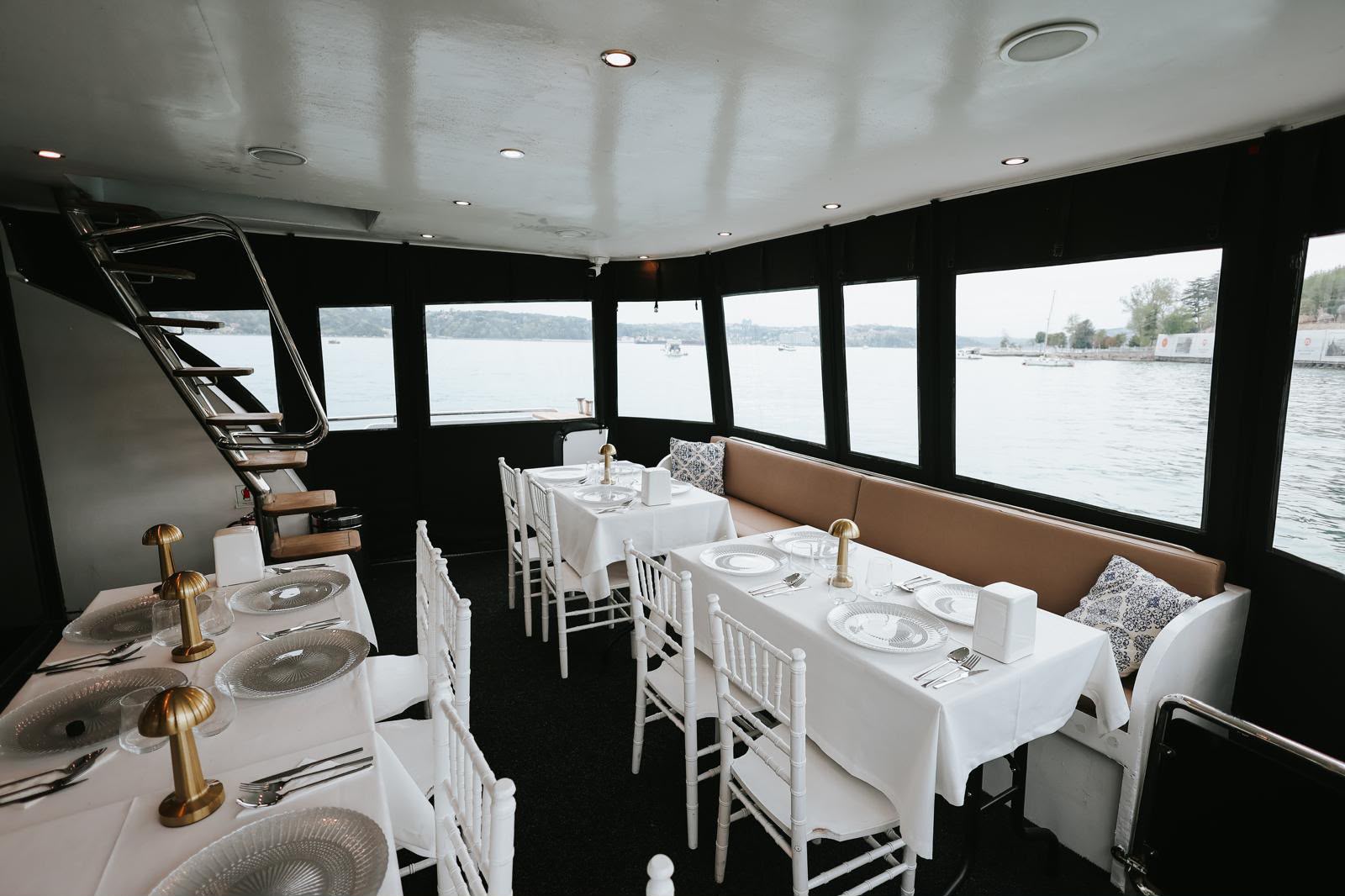 İstanbul Boğazı'nda Kiralık 22 Metre Özel Yapım Motoryat 5