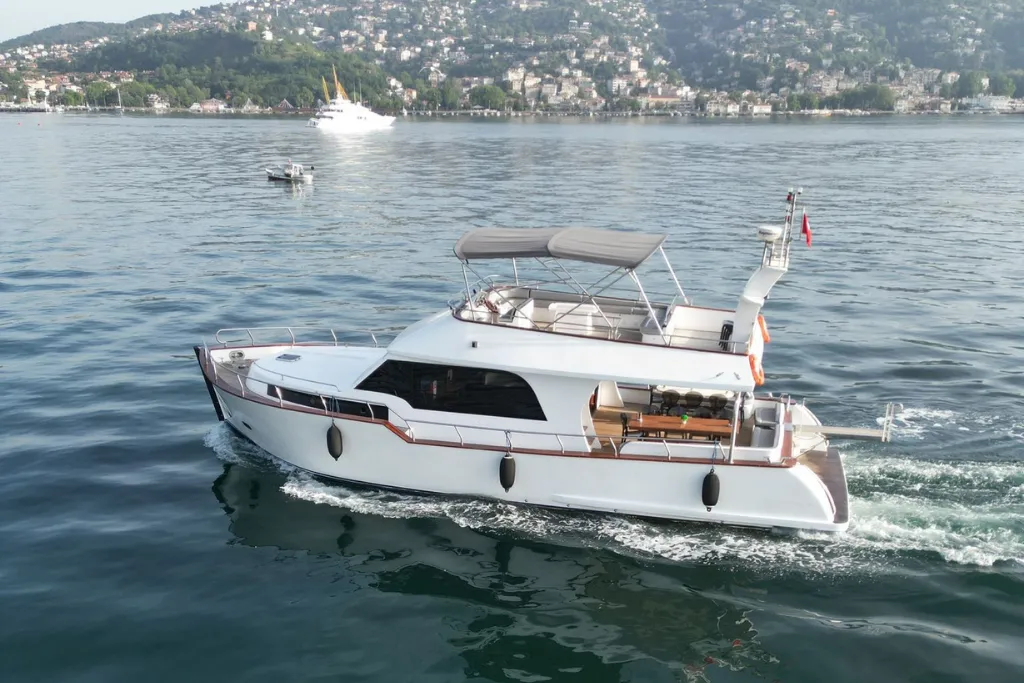 Geniş ve Konforlu Yat 1