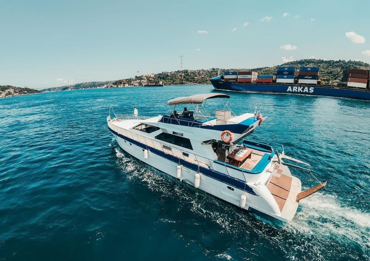 Motor Yacht for Rent for Invitations and Celebrations 2