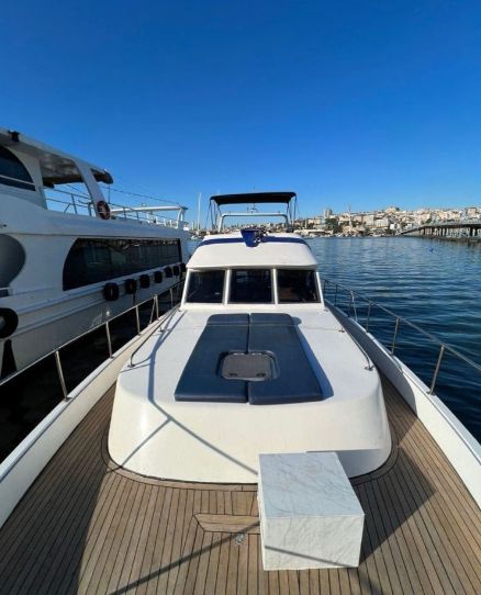 Ayvansaray Kalkışlı Kiralık Özel Yapım 17M Motoryat 3