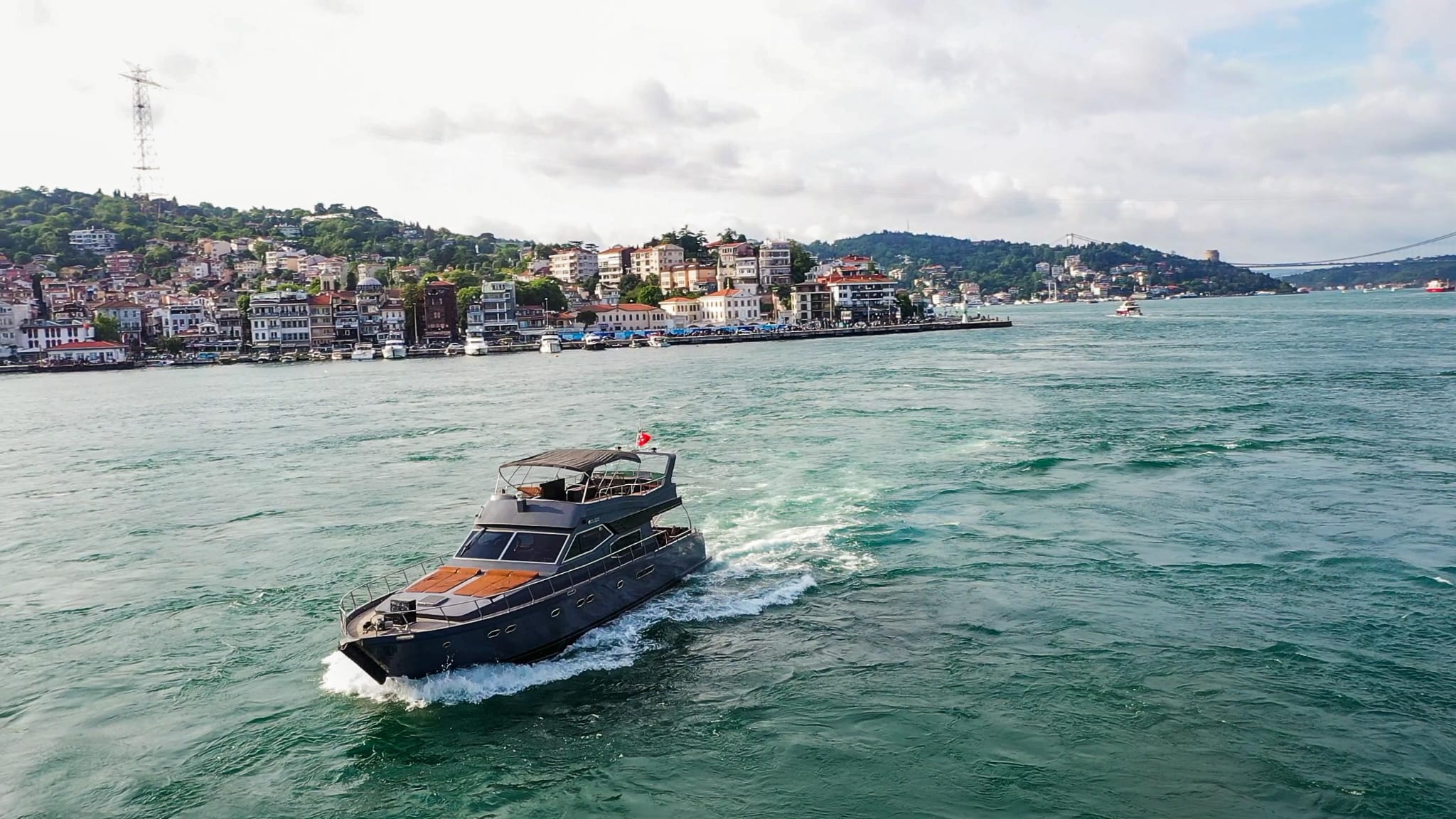 İstanbul Boğazı'nda Kiralık 17 Metre Özel Yapım Motoryat 6