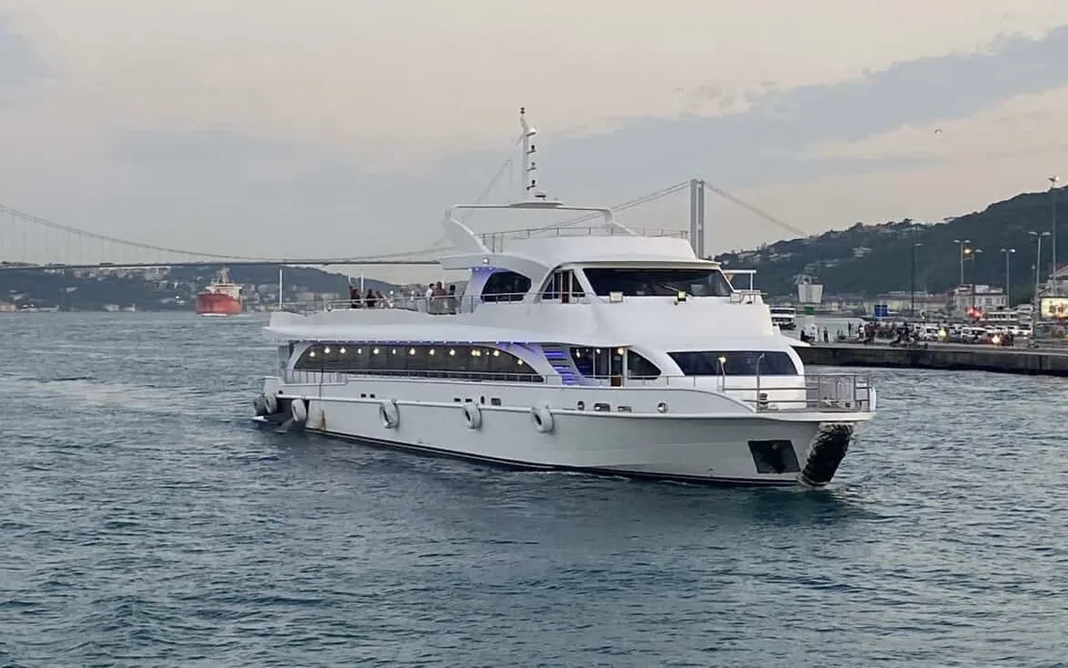 Şık Lounge Alanlı Lüks Yemekli Tur Teknesi 2