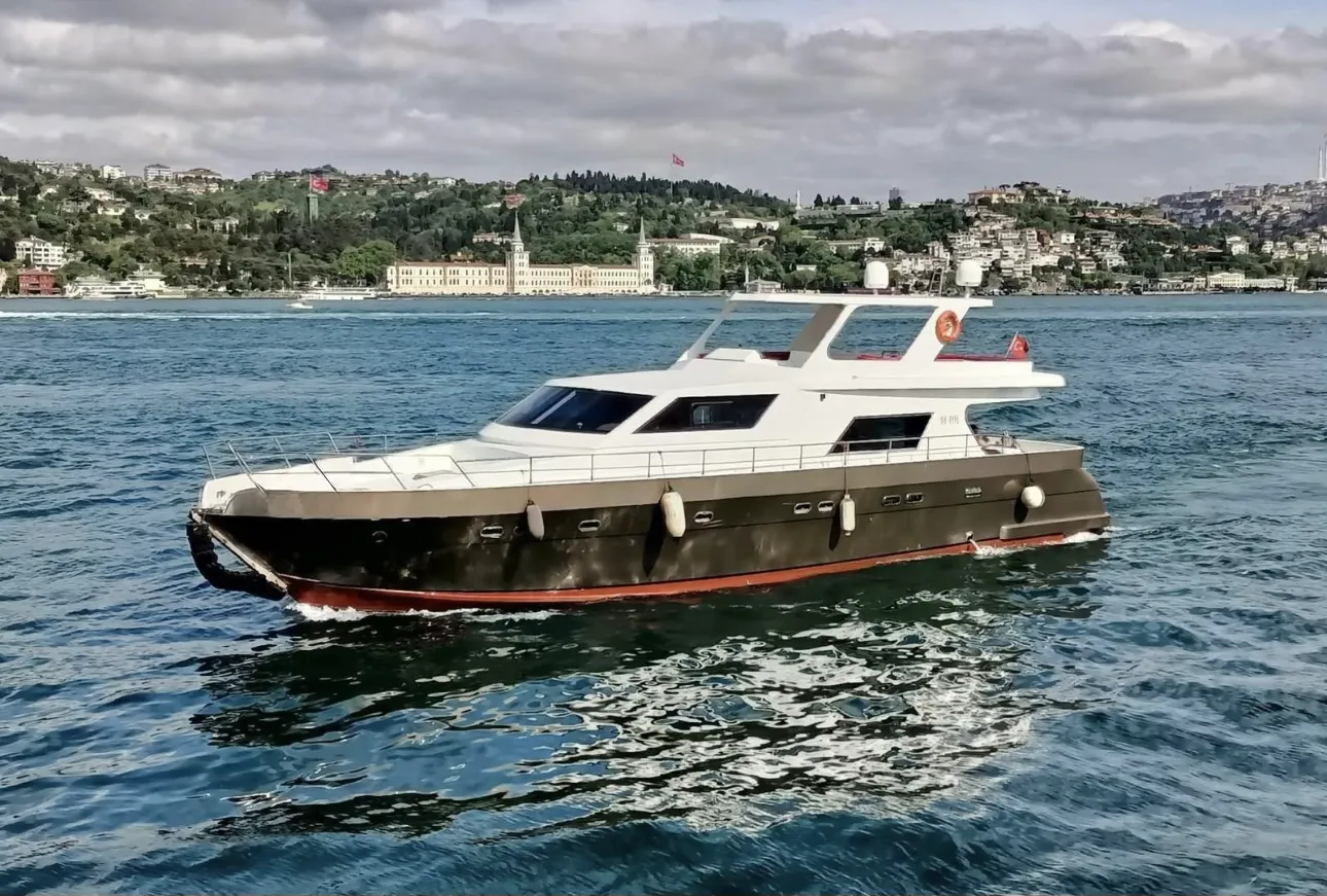 30 Kişilik Lüks Motoryat Kiralama 1