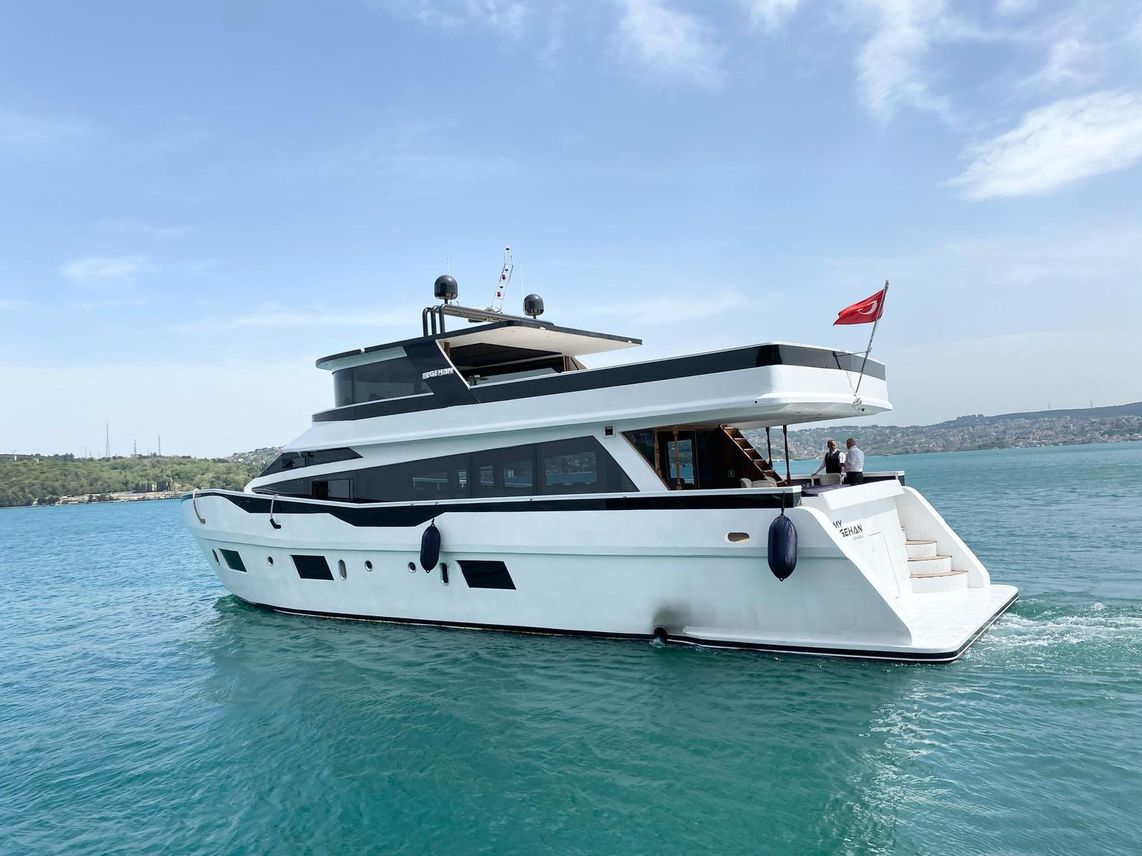 Davet Gemisi - 70 Kişilik İstanbul Tekne Kiralama 1