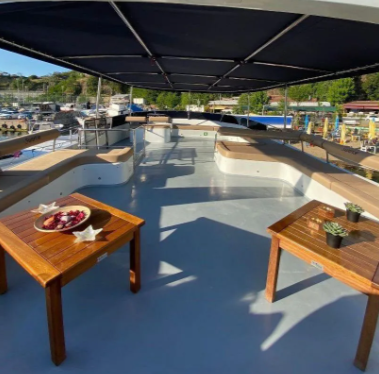 Exclusive Private Luxury Motor Yacht Charter on the Bosphorus 5