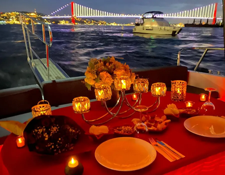 Lüks ve Konforlu Özel Yat Kiralama Deneyimi 6