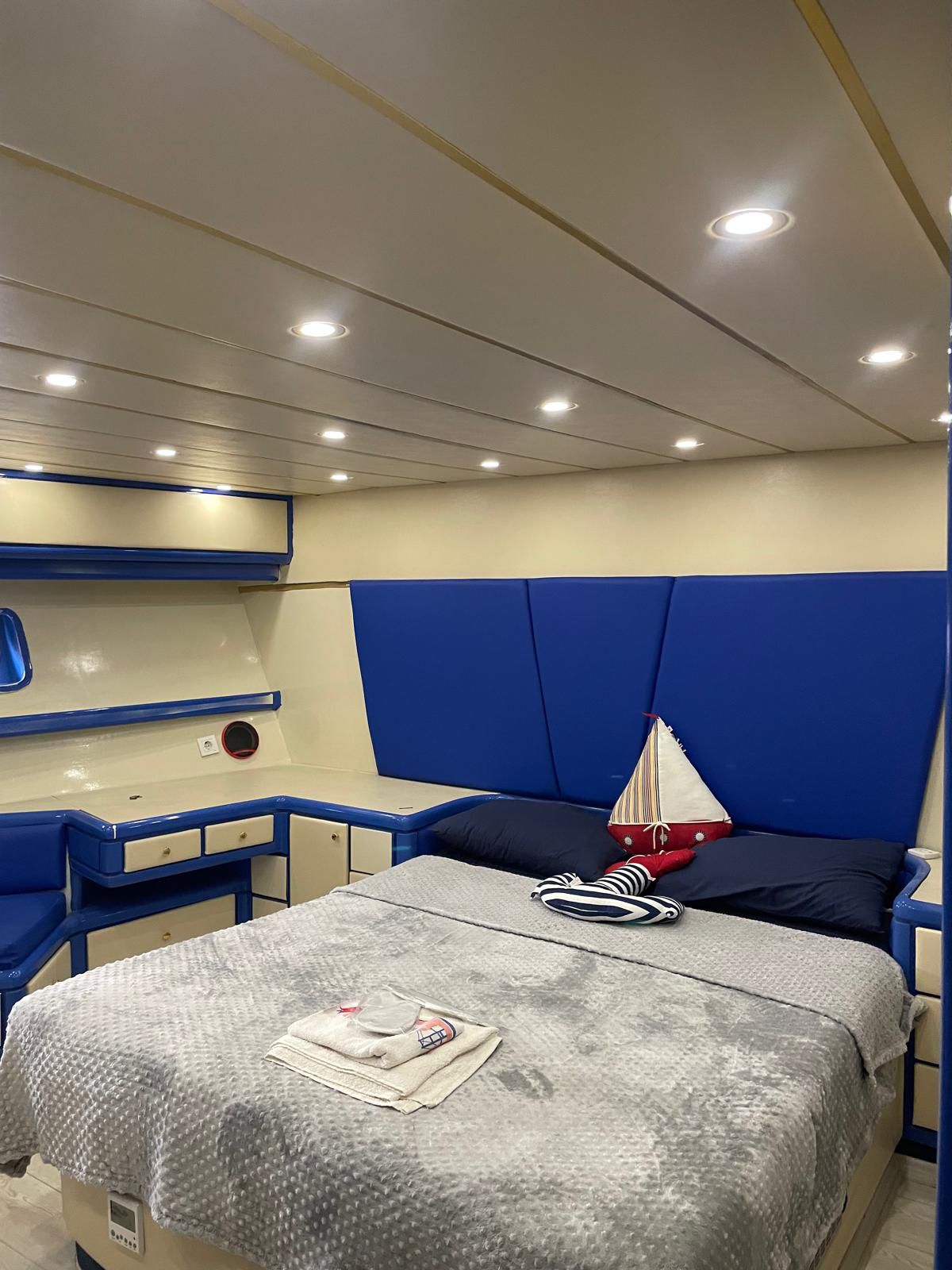 Motor Yacht for Rent for Invitations and Celebrations 6