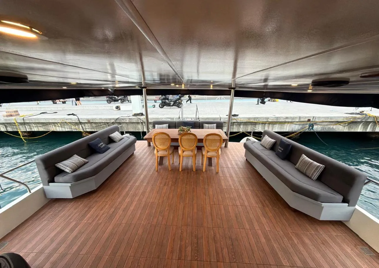 Private Luxury Motor Yacht Rental on the Bosphorus, Istanbul 3