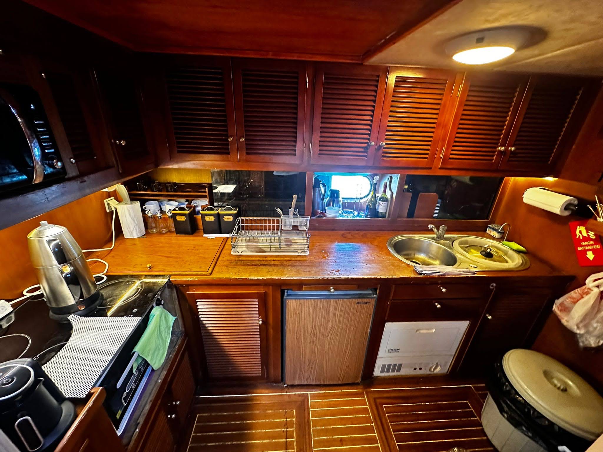 Luxury Motor Yacht Charter - Bosphorus Tour 5
