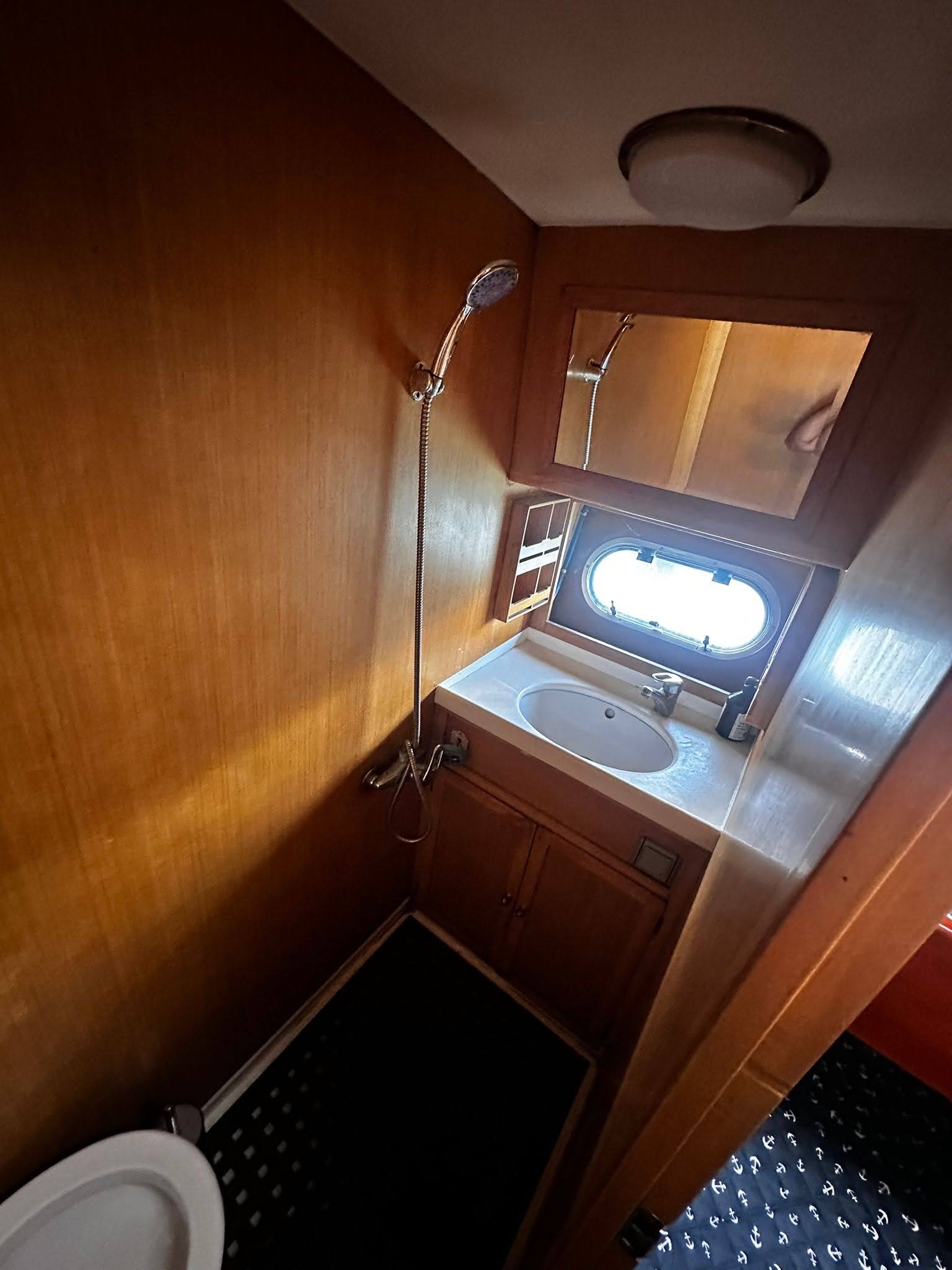 Luxury Motor Yacht Charter - Bosphorus Tour 6