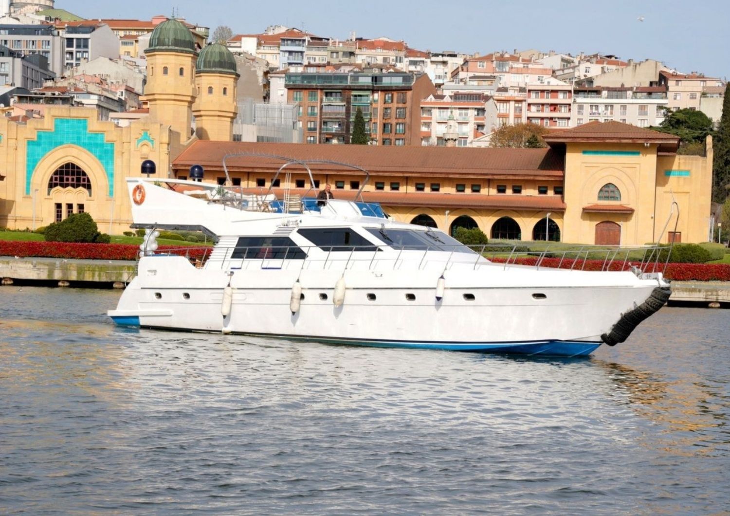 Motor Yacht for Rent for Invitations and Celebrations 1