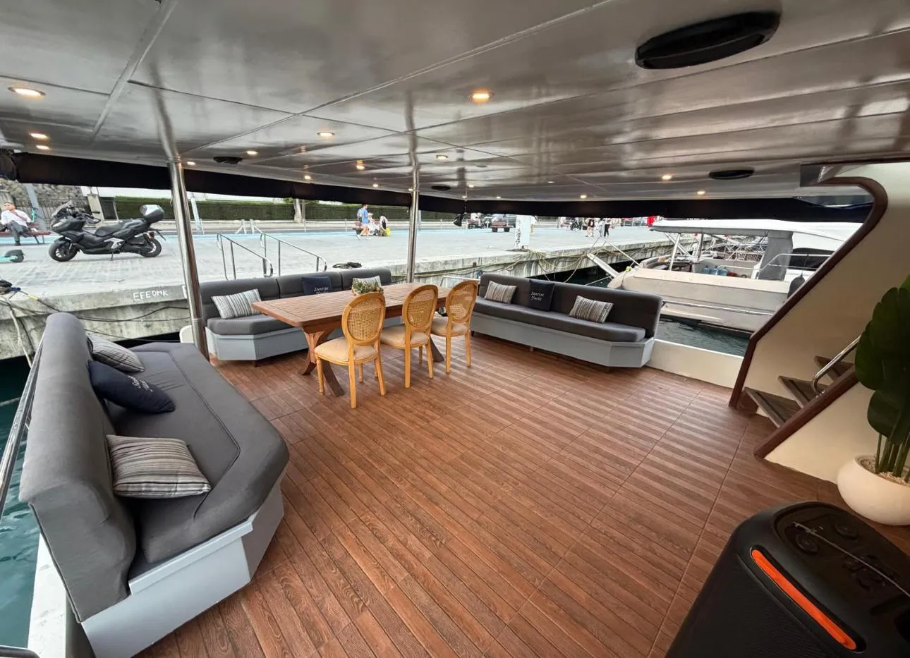 Private Luxury Motor Yacht Rental on the Bosphorus, Istanbul 2