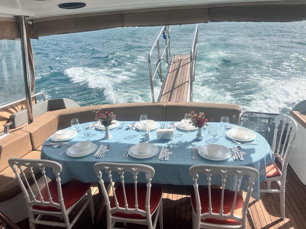Kiralık 17 Metre Özel Yapım Motoryat 4