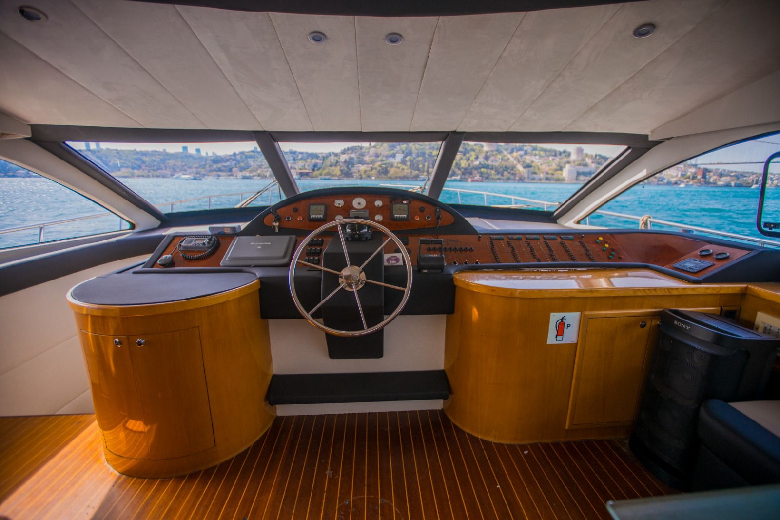 Azimut Motoryat - 15 Kişilik İstanbul Yat Kiralama 6