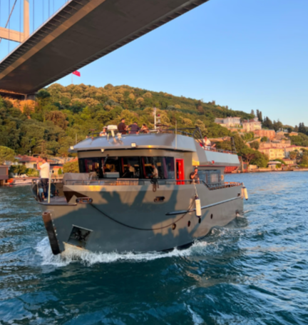 Kiralık Lüks Davet Teknesi | Boğaz'da Özel Etkinlik & Yat Turu 1