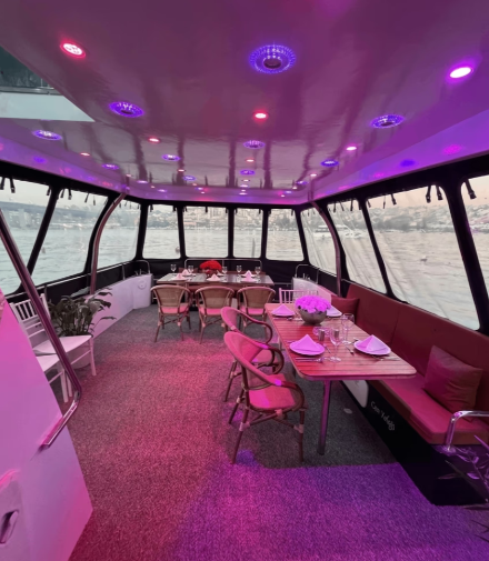 Comfortable Yacht Rental for 25 People 3