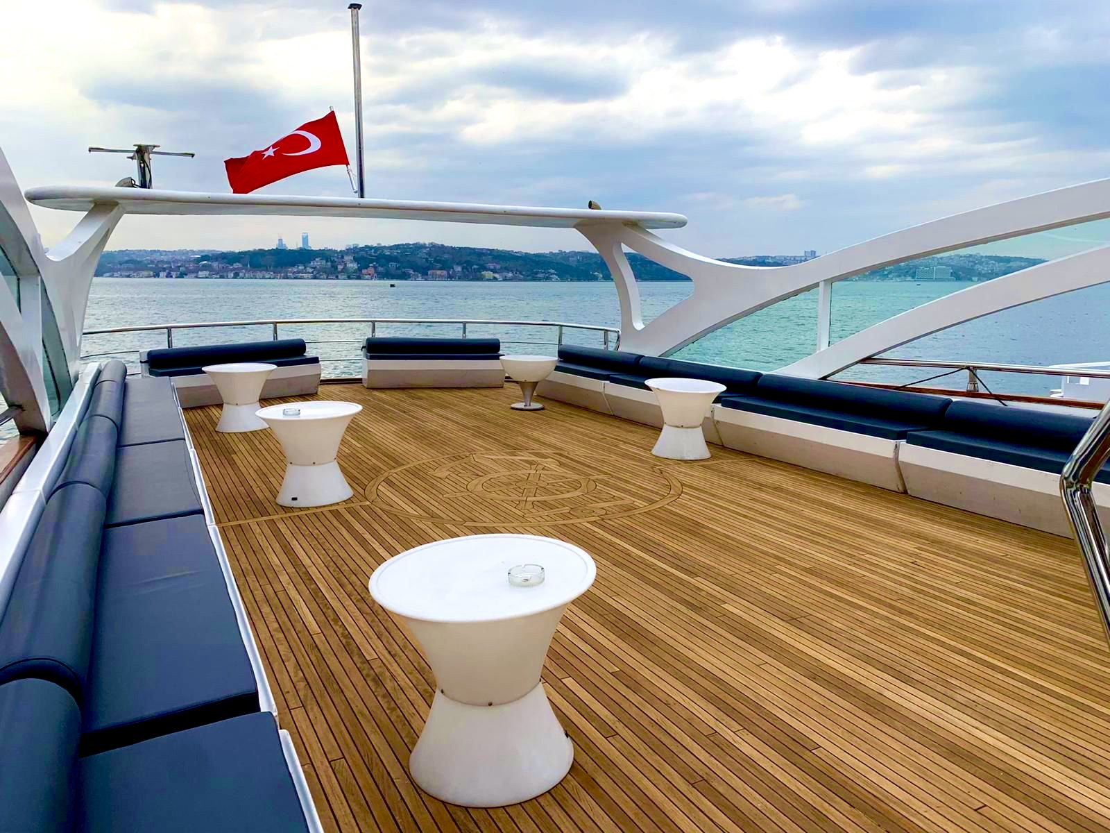 İstanbul Boğazı 50 Kişilik Tekne Kiralama 5