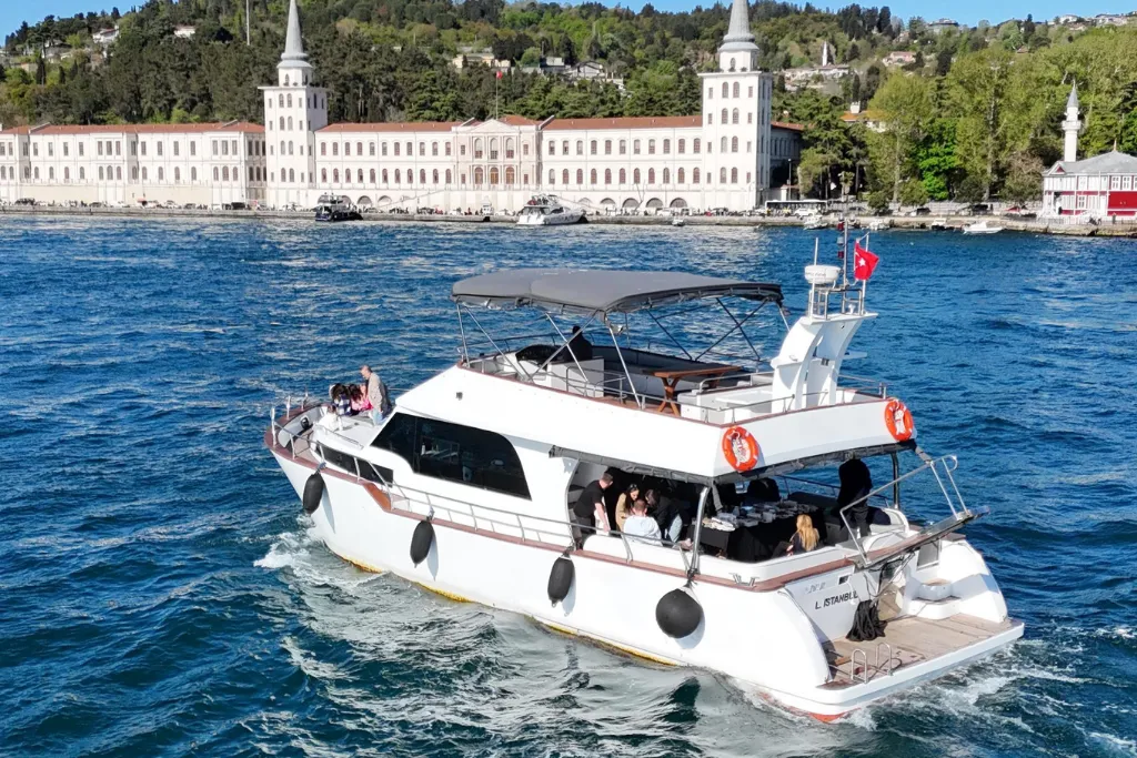 Geniş ve Konforlu Yat 3