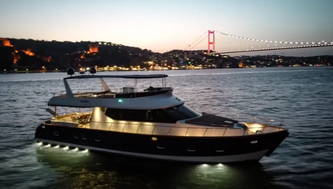 Private Luxury Motor Yacht Rental on the Bosphorus, Istanbul 5