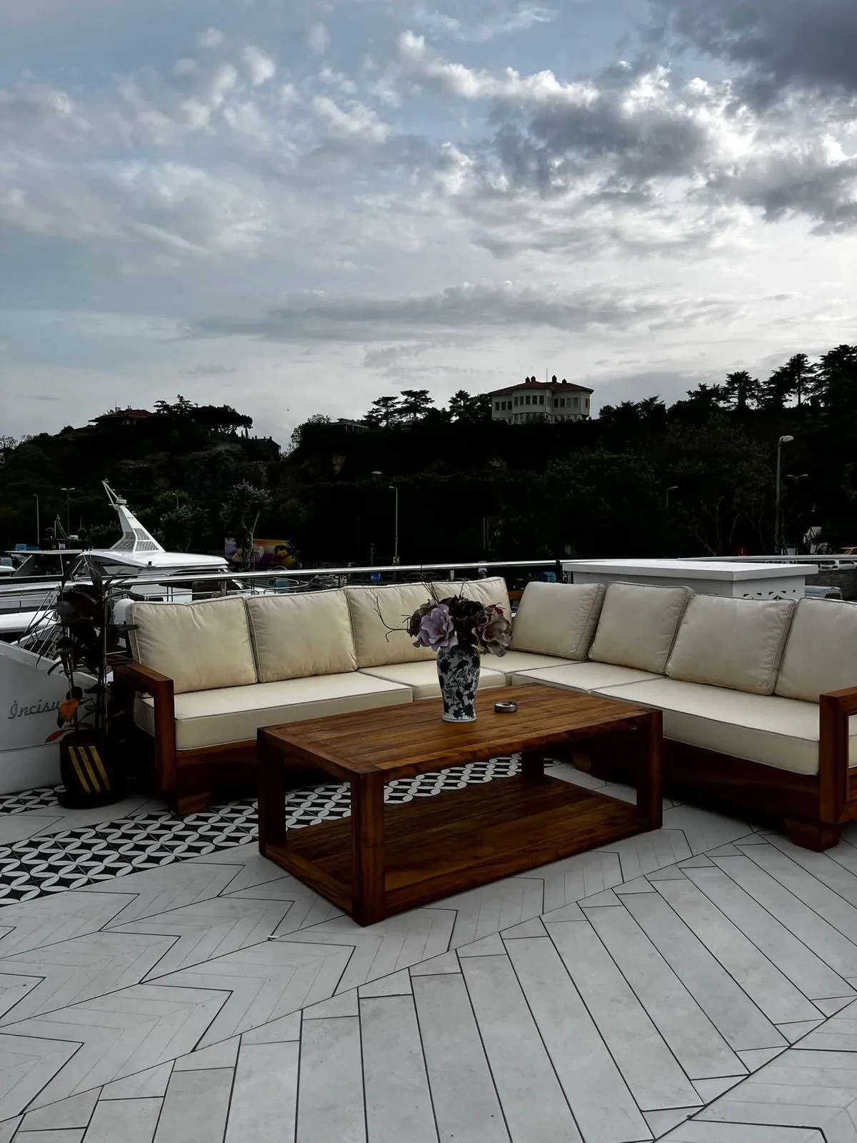 Şık Lounge Alanlı Lüks Yemekli Tur Teknesi 6