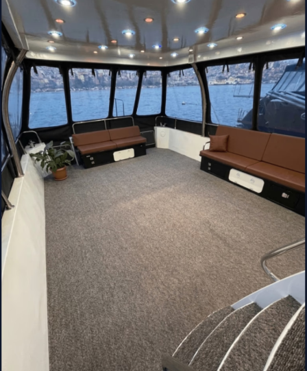 Comfortable Yacht Rental for 25 People 2