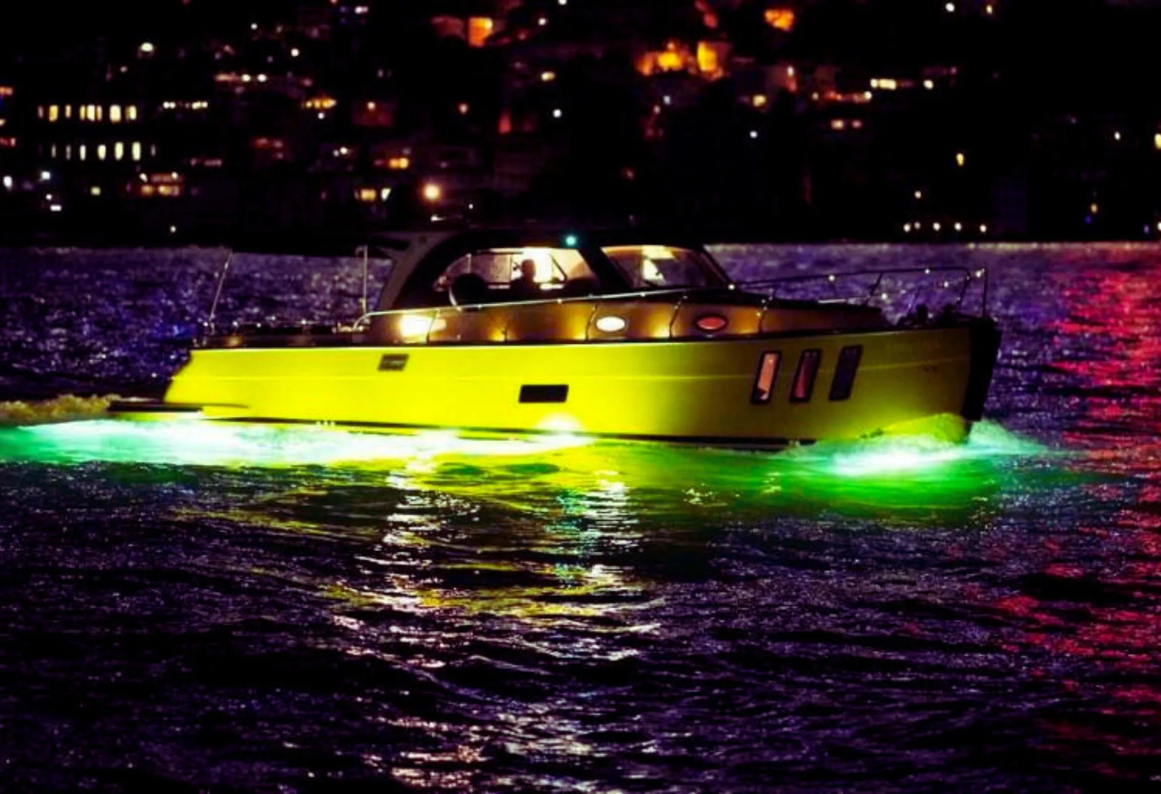 Klasik ve Şık: Lobster Motoryat Kiralama 2
