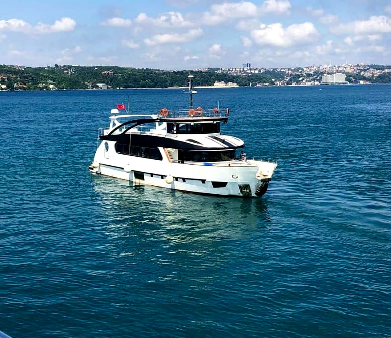 İstanbul Boğazı 50 Kişilik Tekne Kiralama 2
