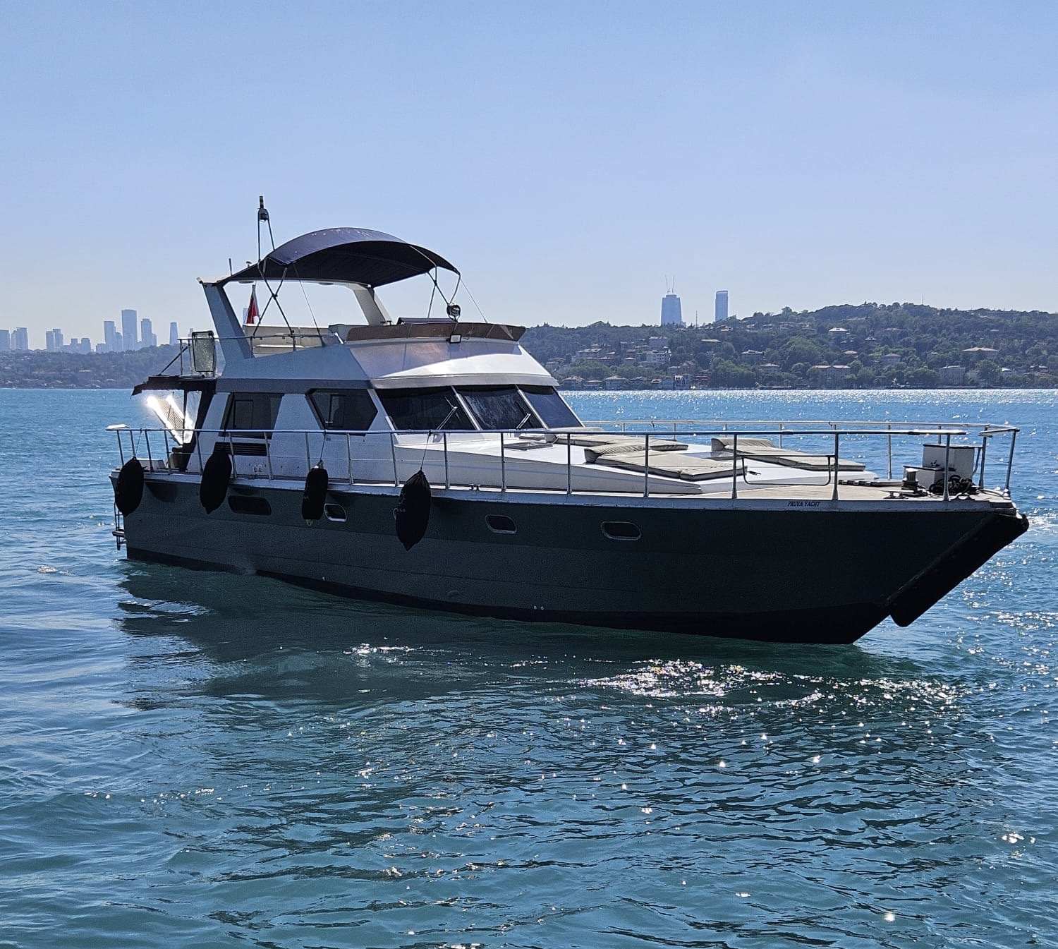 Luxury Motor Yacht Charter - Bosphorus Tour 1