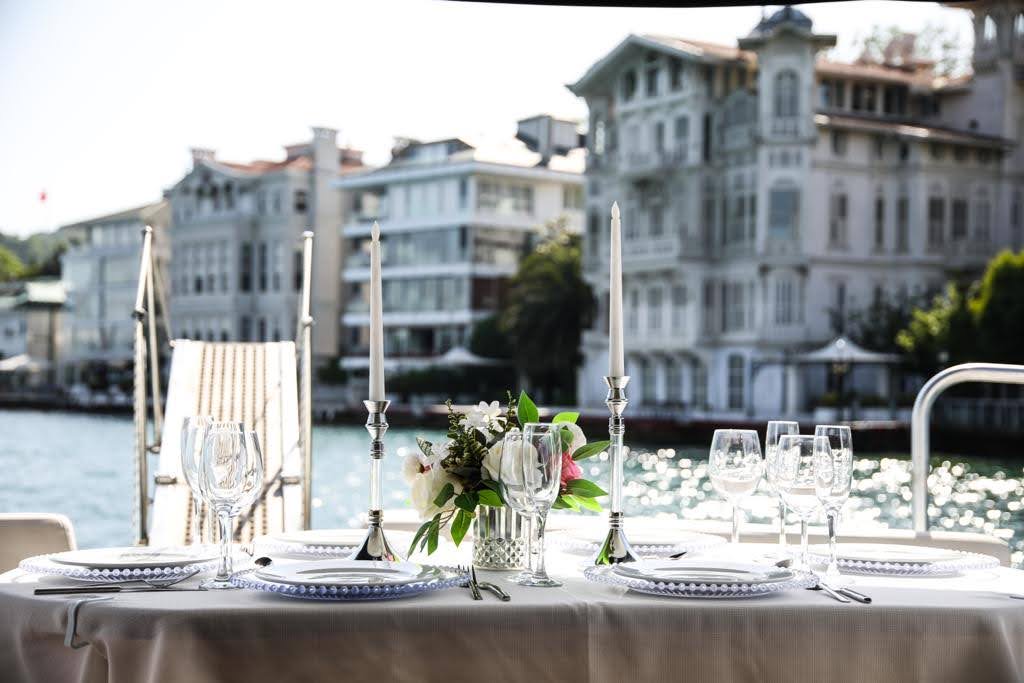 Luxury Motor Yacht Charter - Bosphorus Tour 4