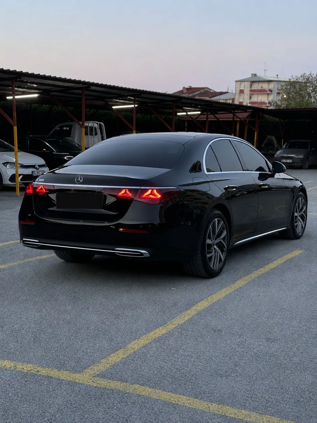 Mercedes-Benz E 180 Exclusive | Chauffeur-Driven VIP Car Rental Istanbul 3