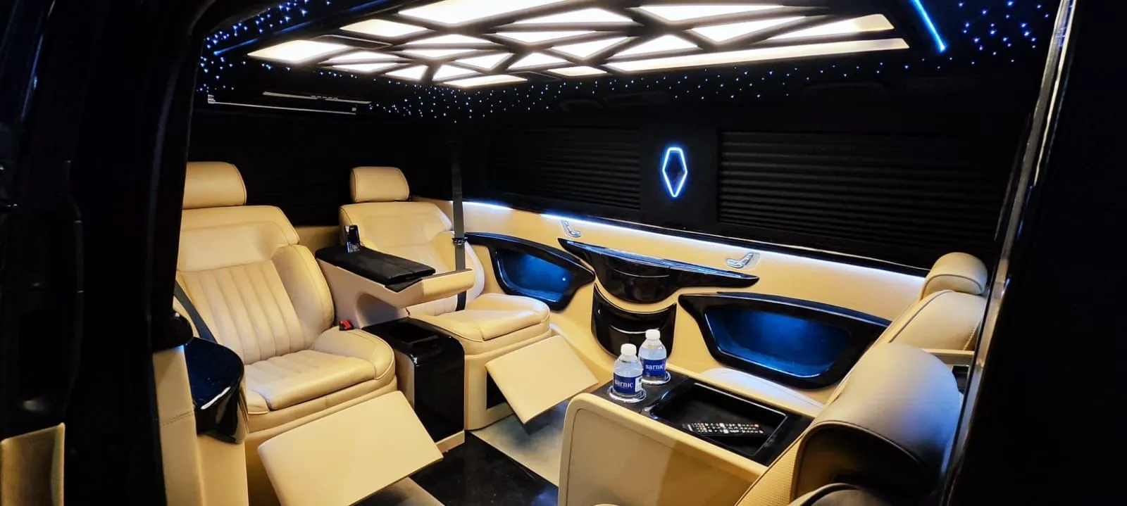 VIP Mercedes Vito 4+1 | Chauffeur-Driven VIP Vehicle Rental 2