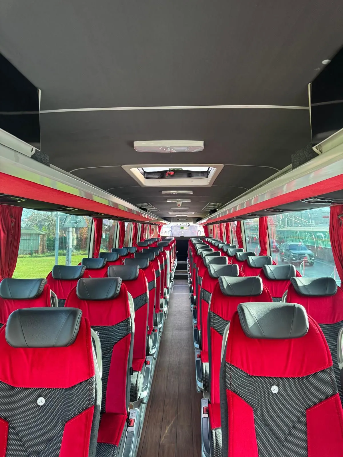Mercedes-Benz Tourismo 50+1 | Chauffeur-Driven Bus Rental Istanbul 3