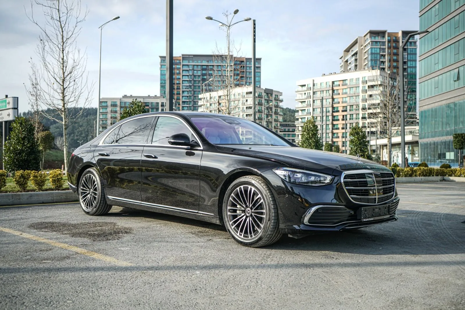 Chauffeur-Driven VIP Executive Car Rental Istanbul | S400 4MATIC 1