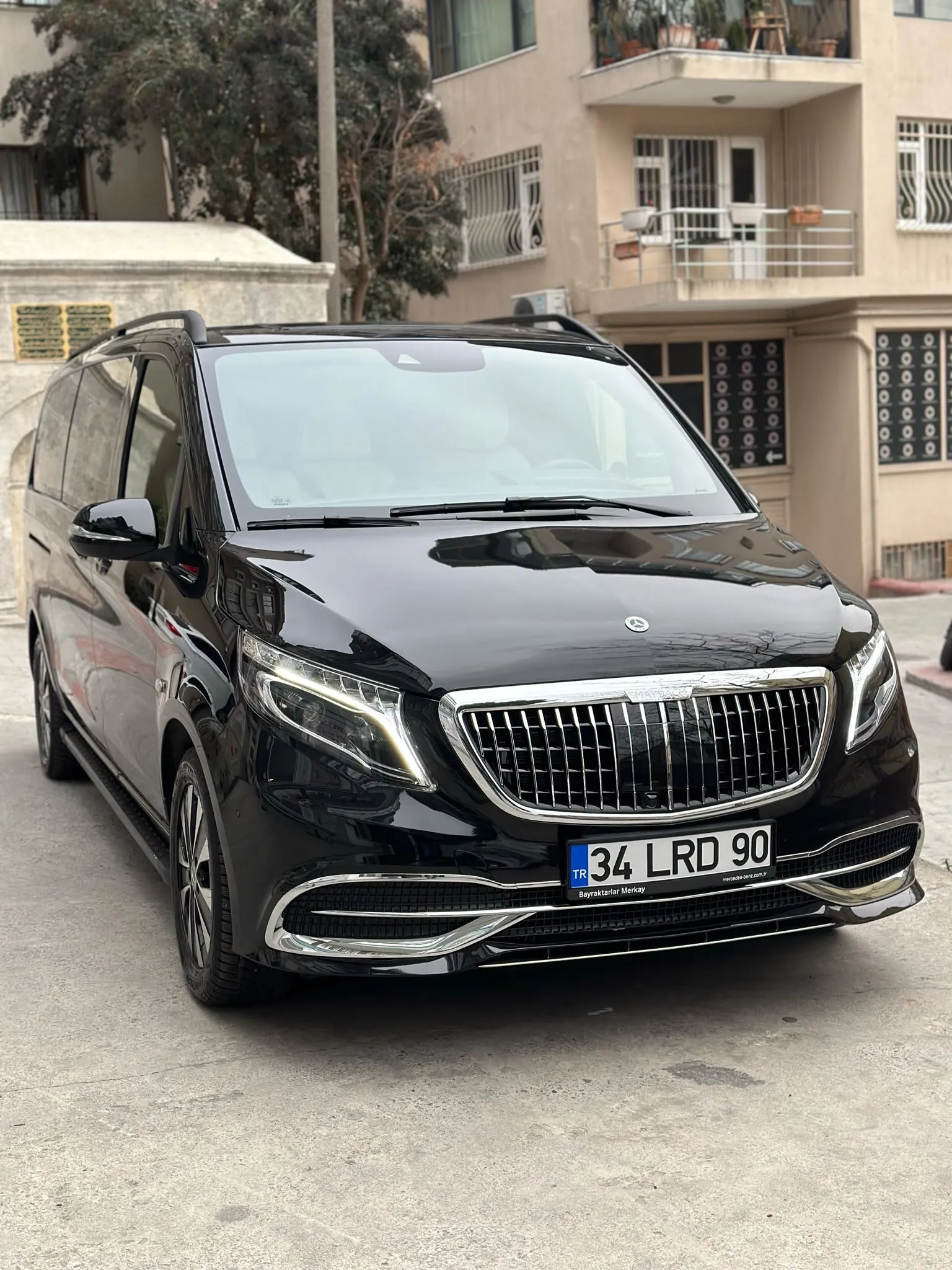 VIP Mercedes Vito 4+1 | Maybach Görünümlü Şoförlü Araç İstanbul 1