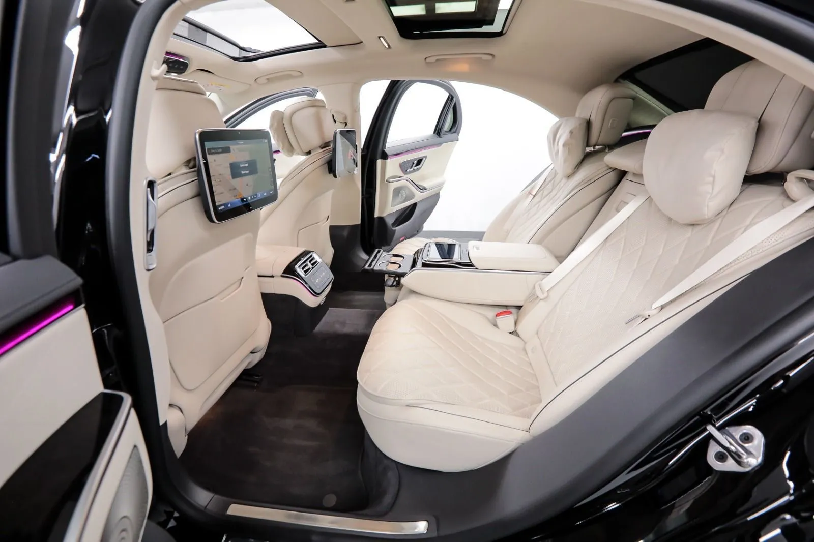 Chauffeur-Driven VIP Executive Car Rental Istanbul | S400 4MATIC 3