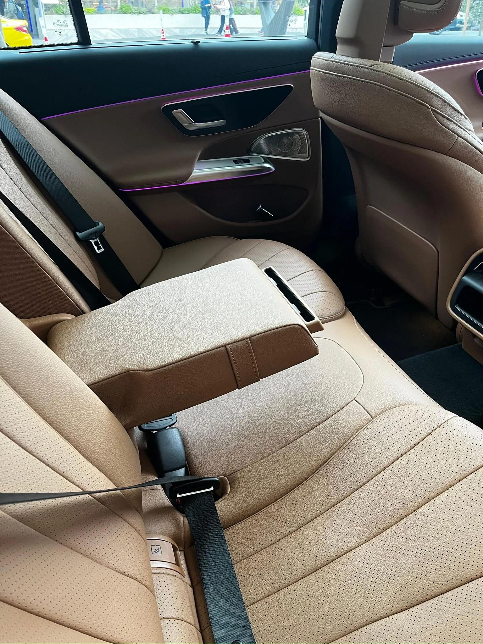 Mercedes-Benz E 180 Exclusive | Chauffeur-Driven VIP Car Rental Istanbul 2