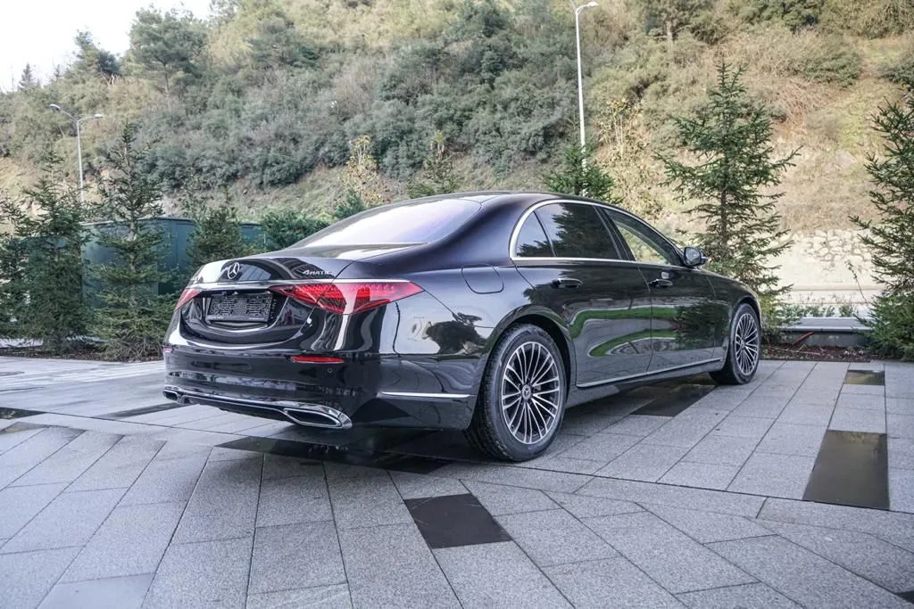 Chauffeur-Driven VIP Executive Car Rental Istanbul | S400 4MATIC 2