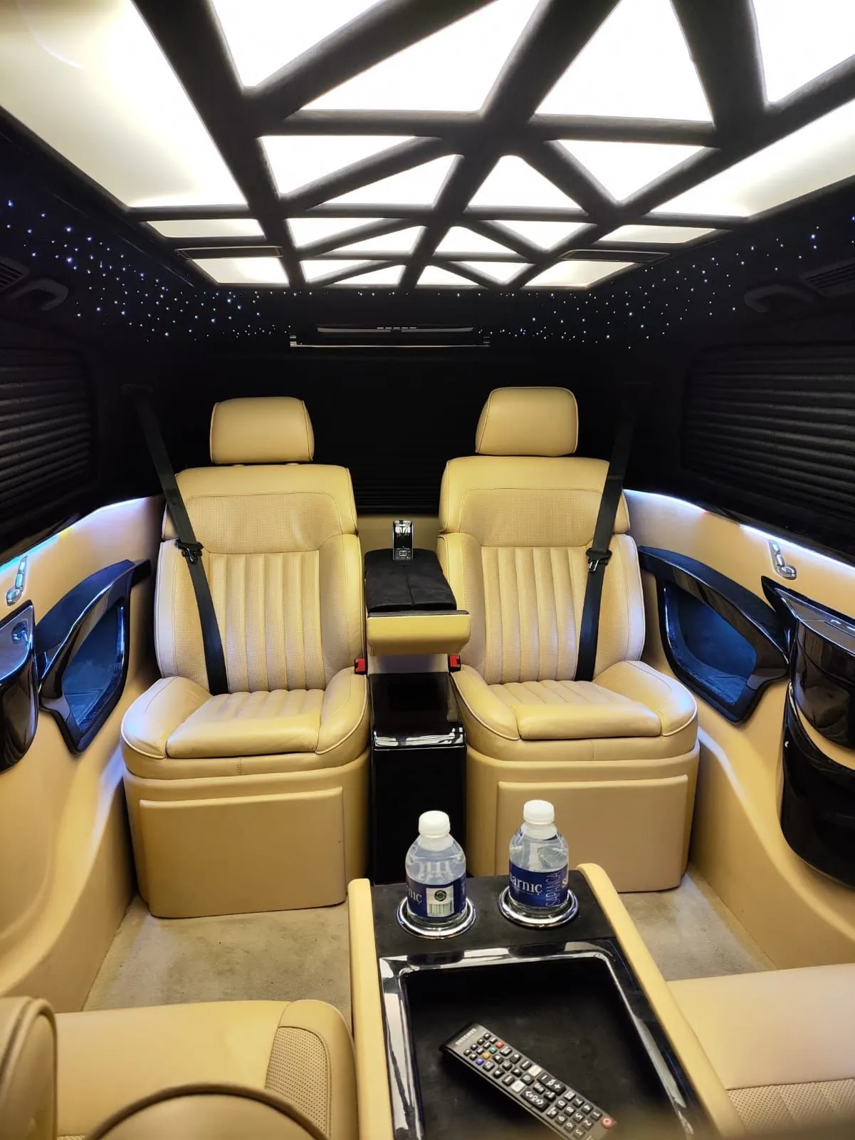 VIP Mercedes Vito 4+1 | Chauffeur-Driven VIP Vehicle Rental 4