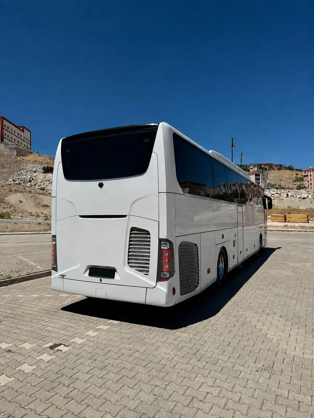 Mercedes-Benz Tourismo 50+1 | Chauffeur-Driven Bus Rental Istanbul 2