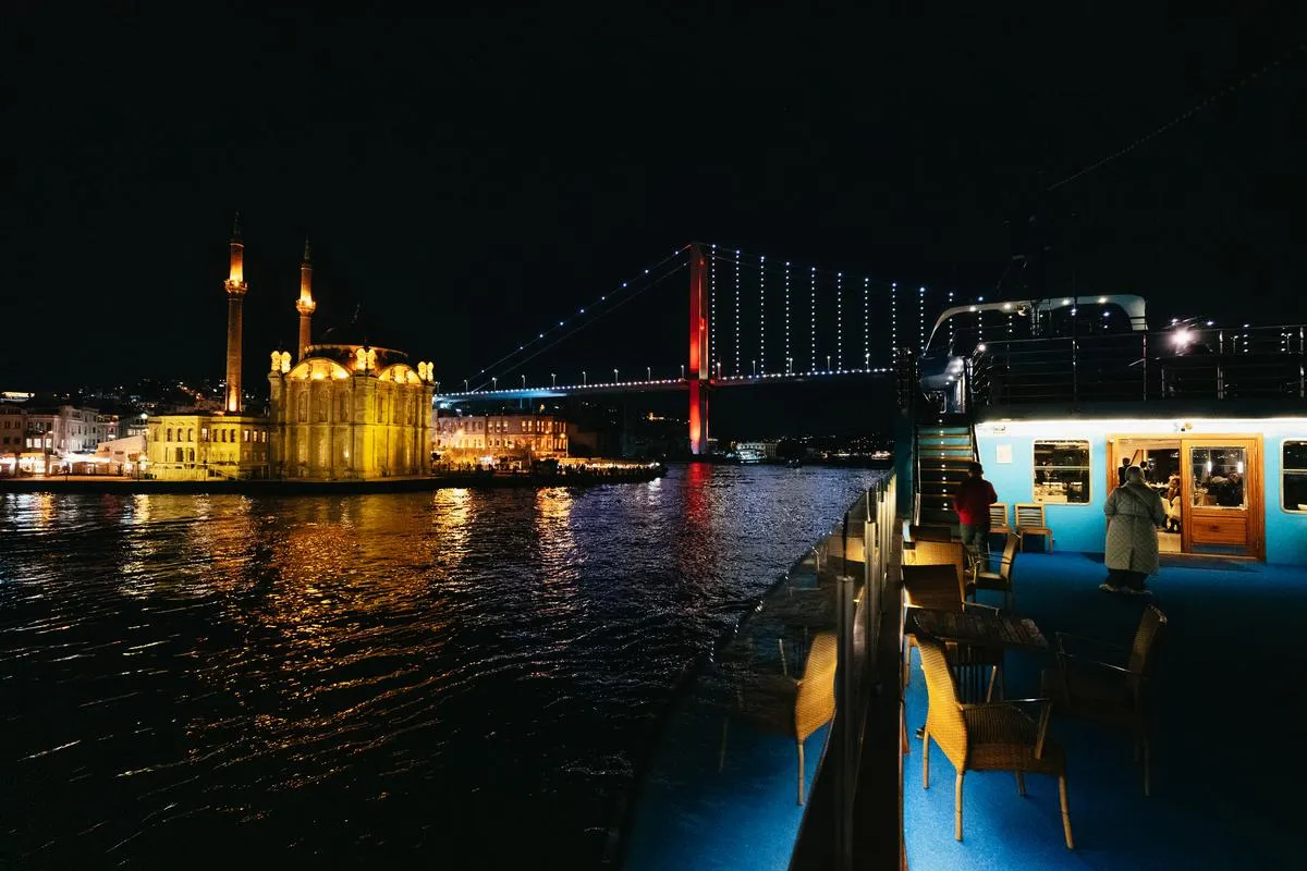 Evening Dinner Cruise on the Istanbul Bosphorus with Turkish Night Show – İstanbul 4