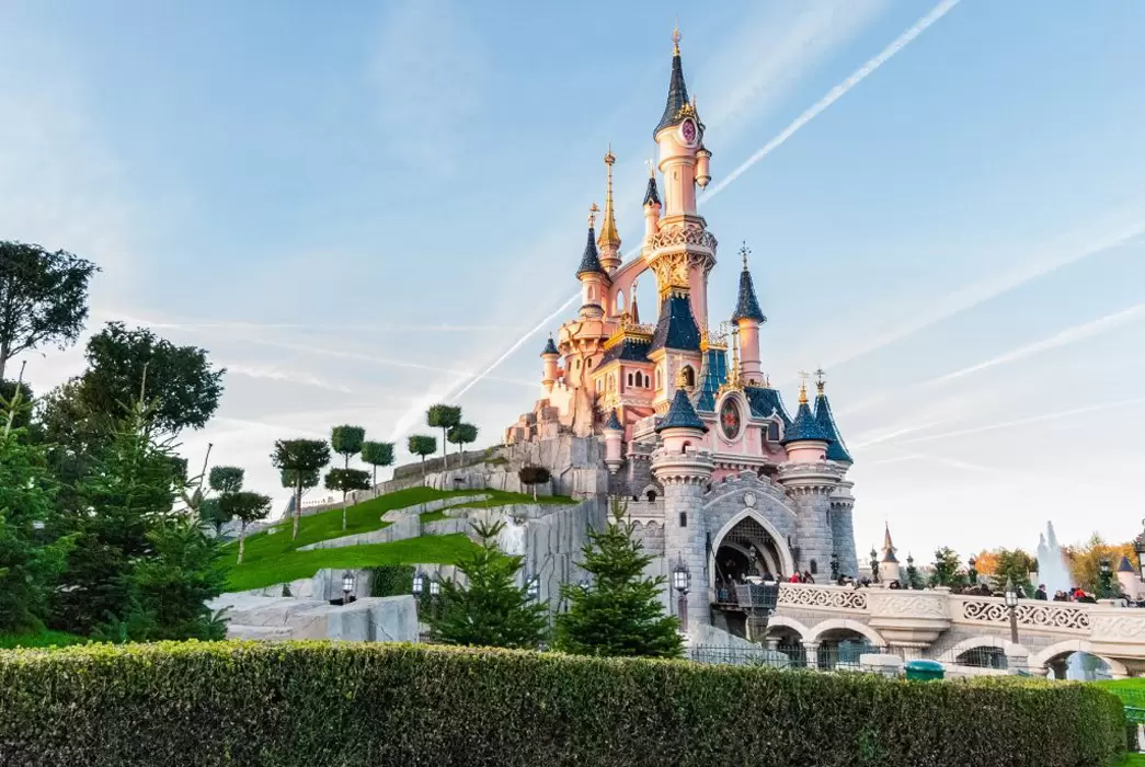 Paris ve Disneyland İkonlar Turu Türk Hava Yolları ile / 4 Gece Otel Konaklamalı / İstanbul Çıkışlı – İstanbul 4