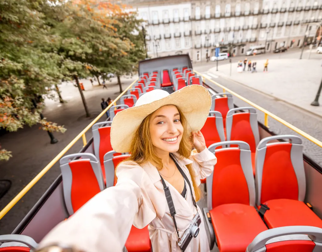 Hop On Hop Off - İki Kıta, Tek Tur 1