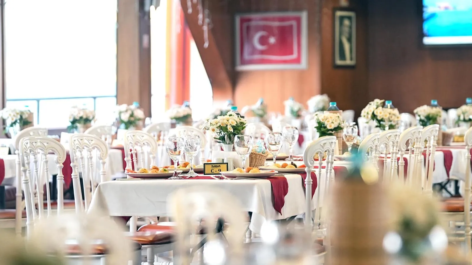 İstanbul: Kişiye Özel Masa ile Boğazda Akşam Yemeği ve Türk Gecesi 4