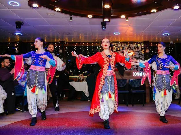 İstanbul: Türk Gecesi Eğlencesi ve Boğazda Akşam Yemeği 4