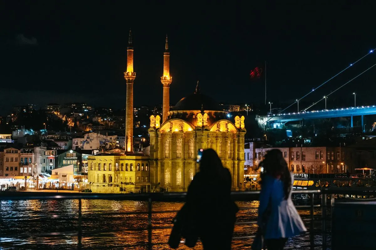 Evening Dinner Cruise on the Istanbul Bosphorus with Turkish Night Show – İstanbul 3