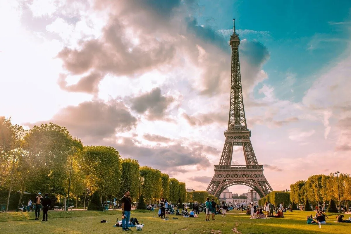 Paris ve Disneyland Turu Türk Hava Yolları ile / 4 Gece Otel Konaklamalı / İstanbul Çıkışlı / 2027 – İstanbul 2
