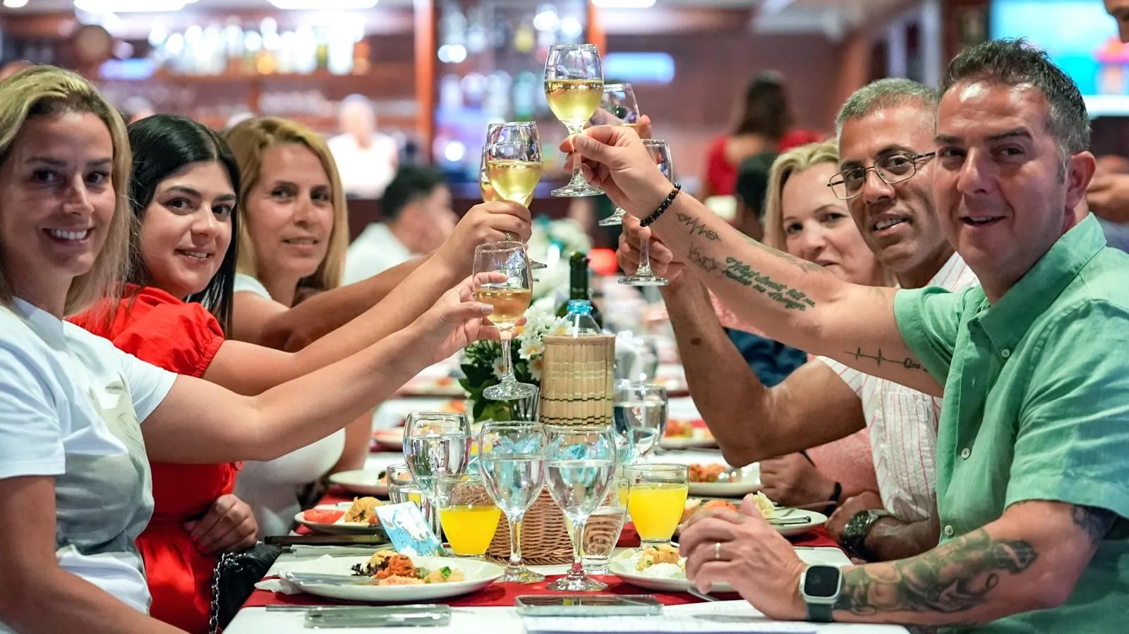 İstanbul: Kişiye Özel Masa ile Boğazda Akşam Yemeği ve Türk Gecesi 2